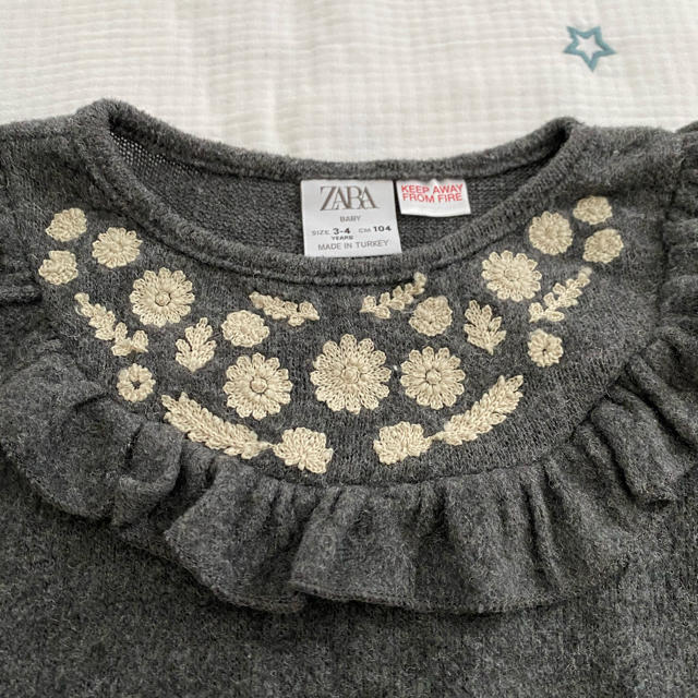 ZARA KIDS(ザラキッズ)のZARA baby⭐︎刺繍入りピーターパン襟セーター キッズ/ベビー/マタニティのキッズ服女の子用(90cm~)(ニット)の商品写真