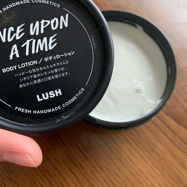 LUSH(ラッシュ)のワンスアポンアタイム　ボディローション コスメ/美容のボディケア(ボディローション/ミルク)の商品写真