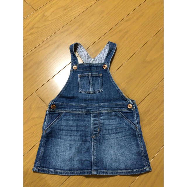 H&M(エイチアンドエム)のH&M♫ デニムジャンパースカート 85 キッズ/ベビー/マタニティのベビー服(~85cm)(ワンピース)の商品写真