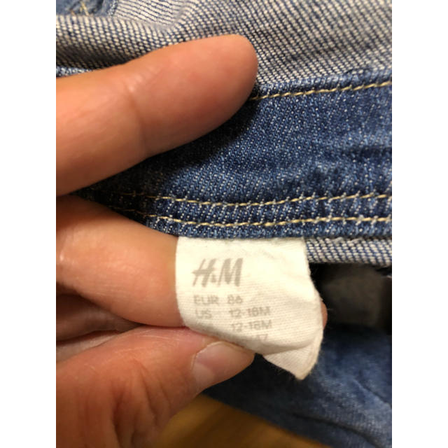 H&M(エイチアンドエム)のH&M♫ デニムジャンパースカート 85 キッズ/ベビー/マタニティのベビー服(~85cm)(ワンピース)の商品写真