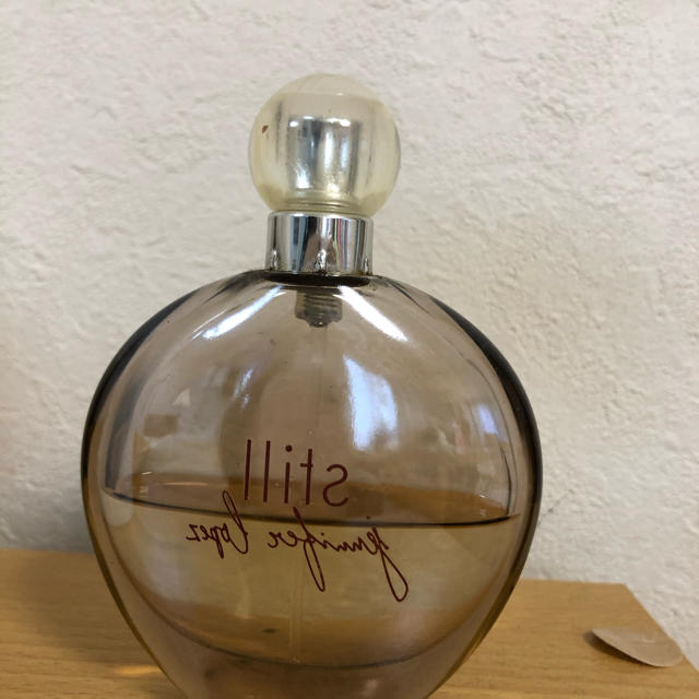 J.Lo(ジェニファーロペス)のstill ジェニファーロペス　オードパルファム　50ml コスメ/美容の香水(香水(女性用))の商品写真