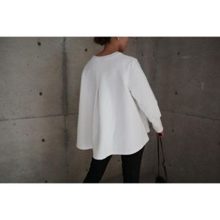 ドゥーズィエムクラス(DEUXIEME CLASSE)の大人気完売eLLa♡long cuffs flare sweat WHITE(トレーナー/スウェット)