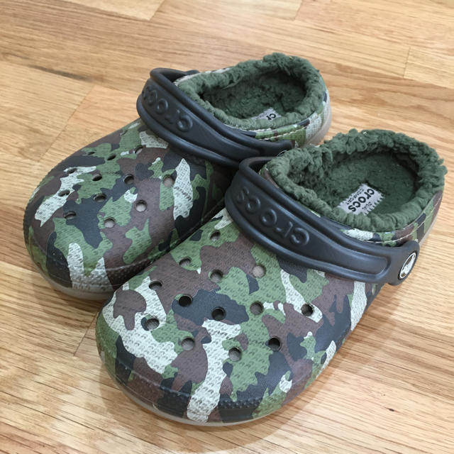 crocs(クロックス)のクロックス（子供・キッズ／迷彩柄） キッズ/ベビー/マタニティのベビー靴/シューズ(~14cm)(サンダル)の商品写真