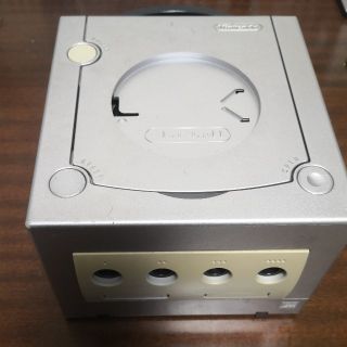 ニンテンドーゲームキューブ(ニンテンドーゲームキューブ)のゲームキューブ 本体 シルバー(家庭用ゲーム機本体)