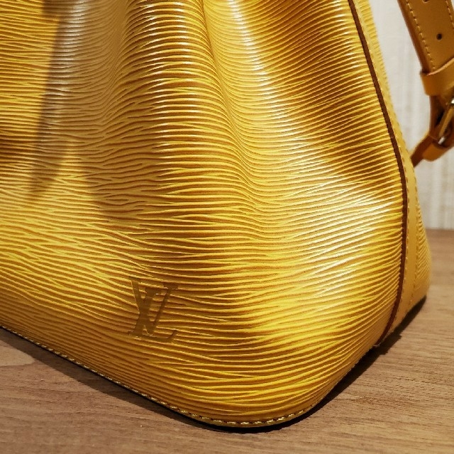 LOUIS VUITTON(ルイヴィトン)のルイヴィトン　ルイ ヴィトン プチノエ レディースのバッグ(ショルダーバッグ)の商品写真