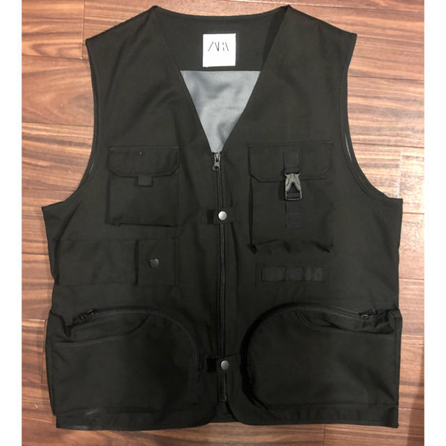 ZARA(ザラ)のZARA Utility Vest 黒　Mサイズ メンズのトップス(ベスト)の商品写真