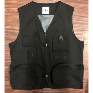 ザラ(ZARA)のZARA Utility Vest 黒　Mサイズ(ベスト)