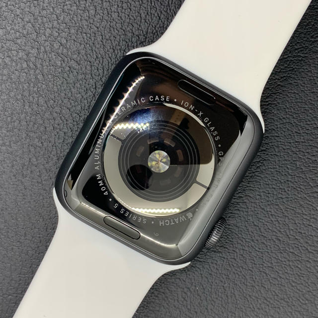 Apple Watch(アップルウォッチ)の【美品】Apple Watch Series 5 GPS 40mm グレイ メンズの時計(腕時計(デジタル))の商品写真