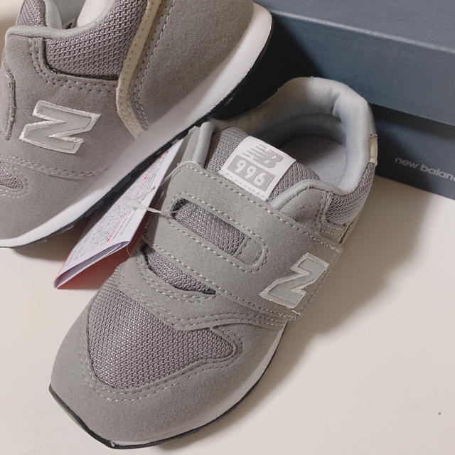 New Balance(ニューバランス)の新品 ニューバランス スニーカー 996 16.0 グレー キッズ キッズ/ベビー/マタニティのキッズ靴/シューズ(15cm~)(スニーカー)の商品写真