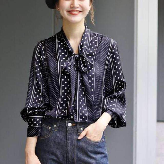 専用 新品・タグ付き⭐︎ IENA ボウタイVネックブラウス ネイビー