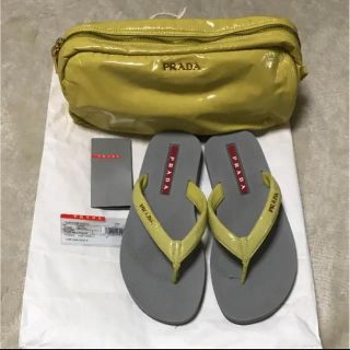 プラダ(PRADA)のPRADA クラッチポーチ サンダル 2点セット黄(サンダル)