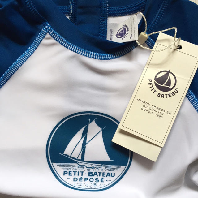 PETIT BATEAU(プチバトー)の新品未使用　プチバトー　36m ラッシュガード ブルー　青 キッズ/ベビー/マタニティのベビー服(~85cm)(水着)の商品写真