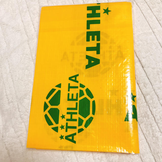 ATHLETA(アスレタ)の非売品　アスレタ　レジャーシート スポーツ/アウトドアのサッカー/フットサル(記念品/関連グッズ)の商品写真