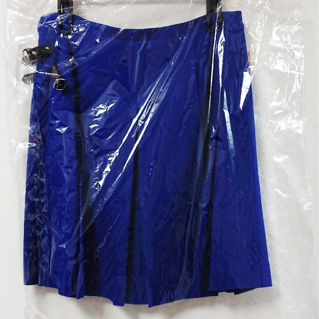 TOMORROWLAND(トゥモローランド)のTOMORROWLAND MACPHEE サイド牛革ベルトプリーツスカート レディースのスカート(ひざ丈スカート)の商品写真