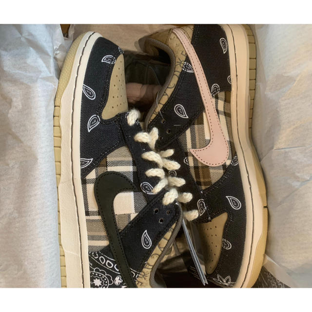 NIKE(ナイキ)のNIKE SB DUNK LOW × Travis Scott  メンズの靴/シューズ(スニーカー)の商品写真