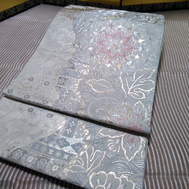 超美品　正絹　袋帯(プラチナとゴールド　淡いピンクの正倉院華紋　六通)　長尺