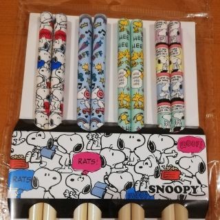 スヌーピー(SNOOPY)の〈新品・未開封〉スヌーピー　はし　４膳セット(カトラリー/箸)