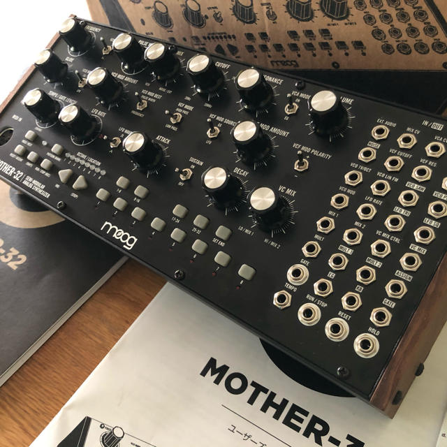 Moog Mother 32 セミモジュラーシンセサイザー