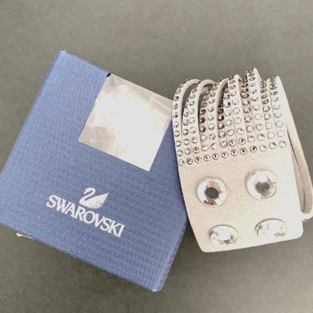 SWAROVSKI(スワロフスキー)の新品未使用　Swarovski ブレスレット レディースのアクセサリー(ブレスレット/バングル)の商品写真