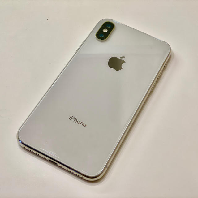 iPhone(アイフォーン)のiPhone X Silver 256 GB   スマホ/家電/カメラのスマートフォン/携帯電話(スマートフォン本体)の商品写真