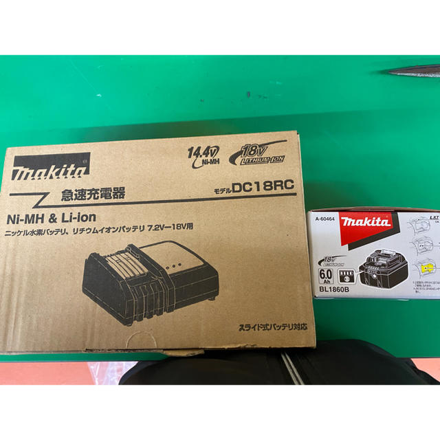 Makita(マキタ)のバッテリー充電器セット　新品 スマホ/家電/カメラのスマートフォン/携帯電話(バッテリー/充電器)の商品写真