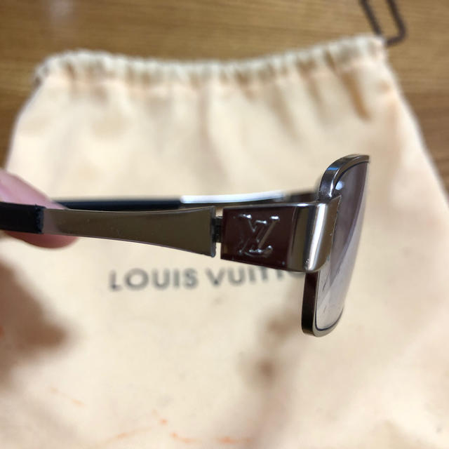LOUIS VUITTON(ルイヴィトン)の色付きメガネ レディースのファッション小物(サングラス/メガネ)の商品写真