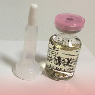 雪美人ピュアエッセンス 各1個3600円(美容液)