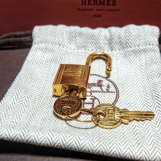 HERMES ゴールド カデナパドロック南京錠、鍵2本付き！ | www