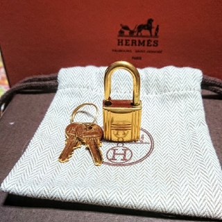 エルメス(Hermes)のHERMES ゴールド カデナパドロック南京錠、鍵2本付き！(ネックレス)