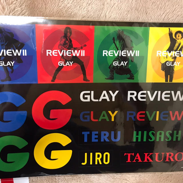 タグ付き  REVIEW2  GLAY  特典 ステッカー　ショッパー付き エンタメ/ホビーのCD(ポップス/ロック(邦楽))の商品写真