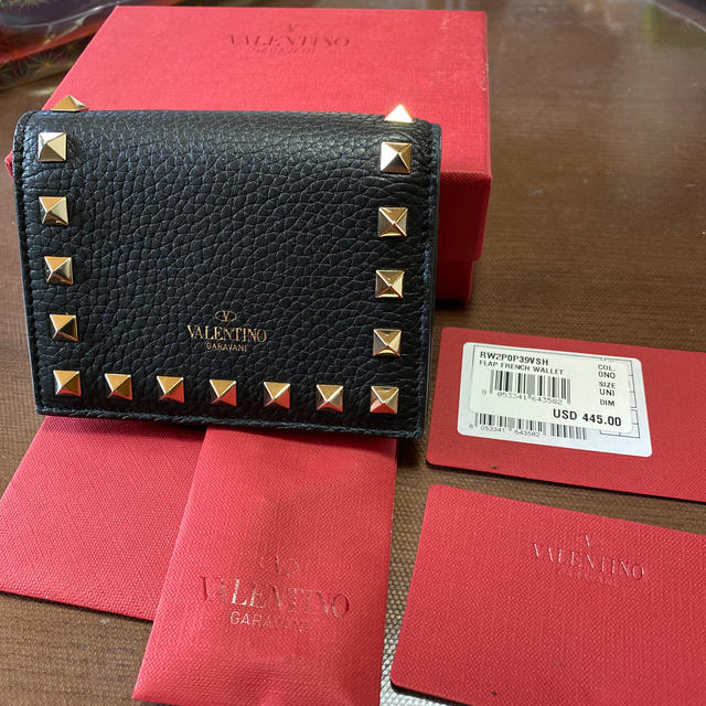 VALENTINO(ヴァレンティノ)のVALENTINO ロックスタッズ コンパクトウォレット 財布  レディースのファッション小物(財布)の商品写真