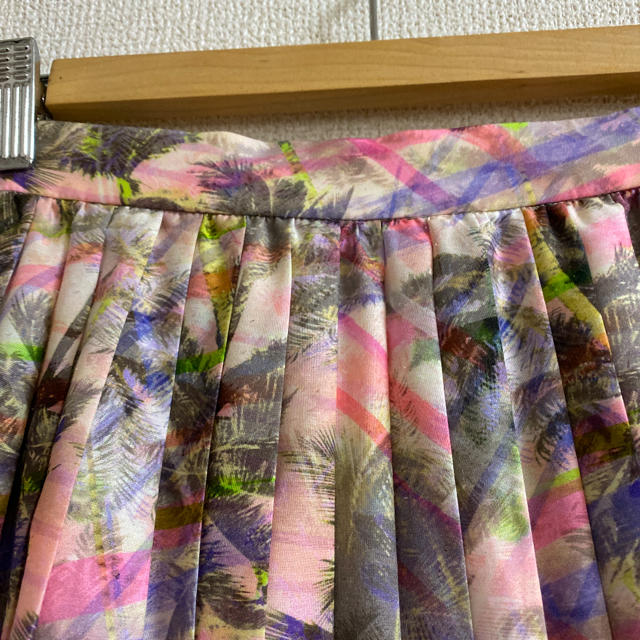 ESTNATION(エストネーション)の花柄スカート　allureville プリーツ　スカート レディースのスカート(ひざ丈スカート)の商品写真