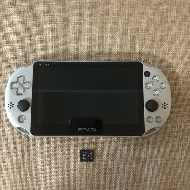 エンタメ/ホビー【美品】PS VITA本体　　メモリーカード8GB