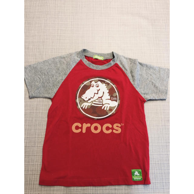 crocs(クロックス)のクロックス　Ｔシャツ　赤　120 キッズ/ベビー/マタニティのキッズ服男の子用(90cm~)(Tシャツ/カットソー)の商品写真