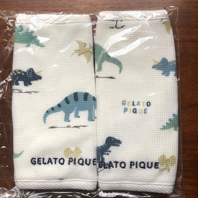 gelato pique(ジェラートピケ)の新品☆ダイナソー柄抱っこひもカバー キッズ/ベビー/マタニティの外出/移動用品(抱っこひも/おんぶひも)の商品写真