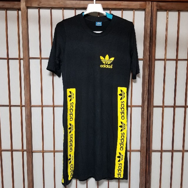 adidas(アディダス)のアディダス　ロング丈Tシャツ　フリーサイズ　Aライン　大人気 メンズのトップス(Tシャツ/カットソー(半袖/袖なし))の商品写真