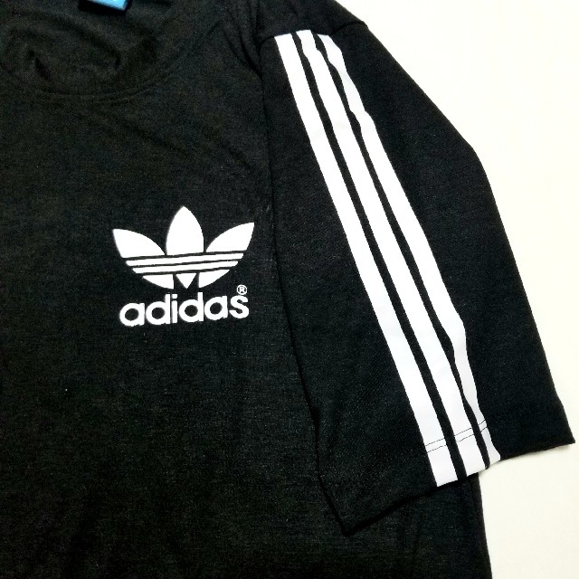 adidas(アディダス)のアディダス　ロング丈Tシャツ　フリーサイズ　Aライン　人気商品 レディースのトップス(Tシャツ(半袖/袖なし))の商品写真