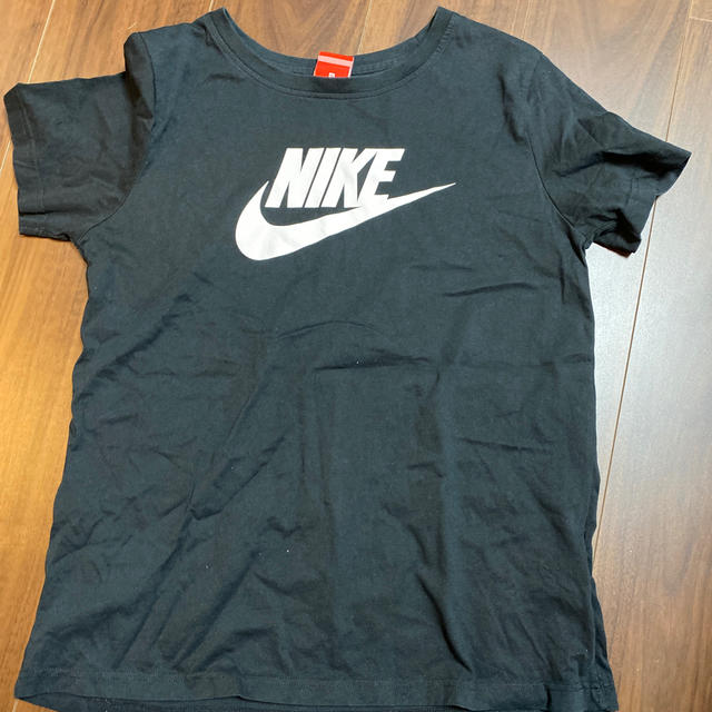 NIKE(ナイキ)のナイキTシャツ　レディース レディースのトップス(Tシャツ(半袖/袖なし))の商品写真