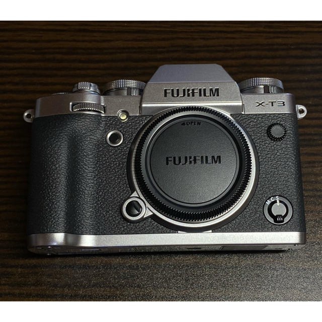 富士フイルム(フジフイルム)のFUJIFILM X-T3 ボディ スマホ/家電/カメラのカメラ(ミラーレス一眼)の商品写真