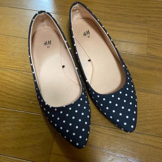 エイチアンドエム(H&M)のH&M ドット柄ローヒールパンプス　サイズ37（23.5）紺(ハイヒール/パンプス)