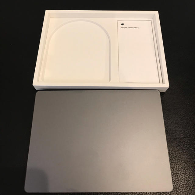 Apple(アップル)のMagic Trackpad 2 スペースグレイ MRMF2J/A  スマホ/家電/カメラのPC/タブレット(PC周辺機器)の商品写真