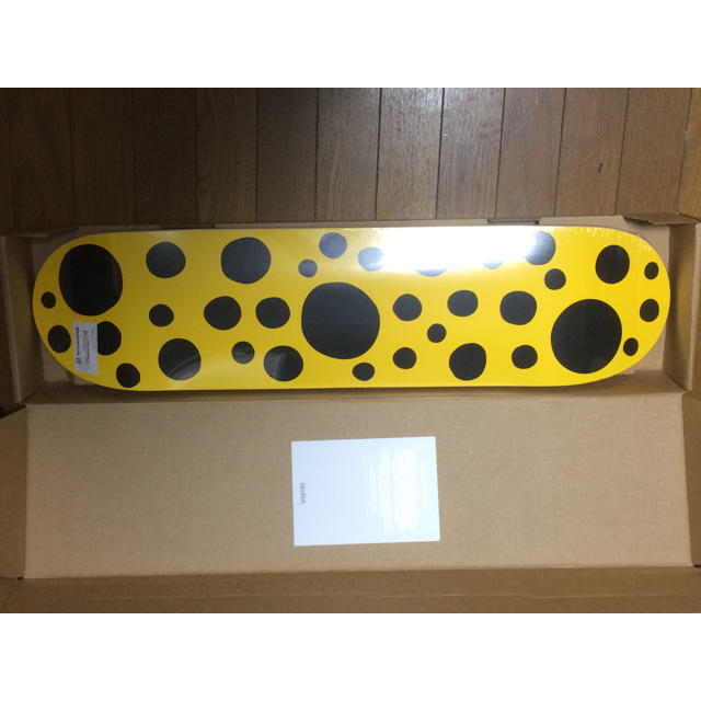 最終値下　草間弥生　YAYOI KUSAMA yellowdot スケートボード エンタメ/ホビーの美術品/アンティーク(その他)の商品写真