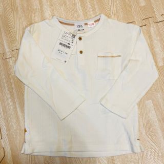 ザラキッズ(ZARA KIDS)の[新品未使用]ZARAベイビー　長袖Tシャツ(Tシャツ/カットソー)