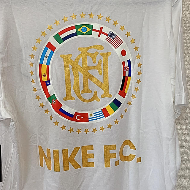 NIKE(ナイキ)の新品タグ付き NIKE FC FLAG CREST 国旗 Tシャツ Lサイズ メンズのトップス(Tシャツ/カットソー(半袖/袖なし))の商品写真