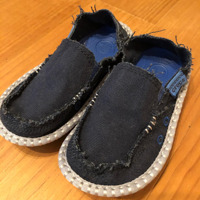 crocs(クロックス)のクロックス 未使用　スリッポン　シューズ　キッズ　ベビー　靴　値下げ キッズ/ベビー/マタニティのキッズ靴/シューズ(15cm~)(スリッポン)の商品写真