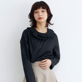 メルロー(merlot)の【定価：¥3,970】merlot plus ピエロ襟　ブラウス　黒　フリル(シャツ/ブラウス(長袖/七分))