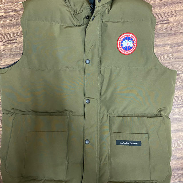 CANADA GOOSE(カナダグース)のカナダグース　ベスト メンズのジャケット/アウター(ダウンベスト)の商品写真