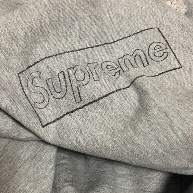 Supreme(シュプリーム)のsupreme kaws box logo パーカー メンズのトップス(パーカー)の商品写真