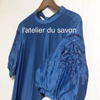 アトリエドゥサボン(l'atelier du savon)のl'atelier du savon  袖刺繍サテンワンピース(ひざ丈ワンピース)