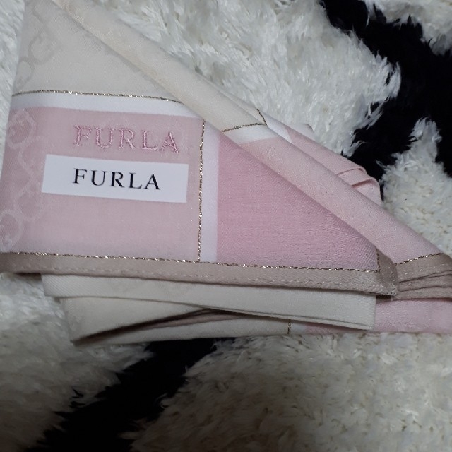 Furla(フルラ)のチェーンバッグとハンカチのセット レディースのバッグ(クラッチバッグ)の商品写真